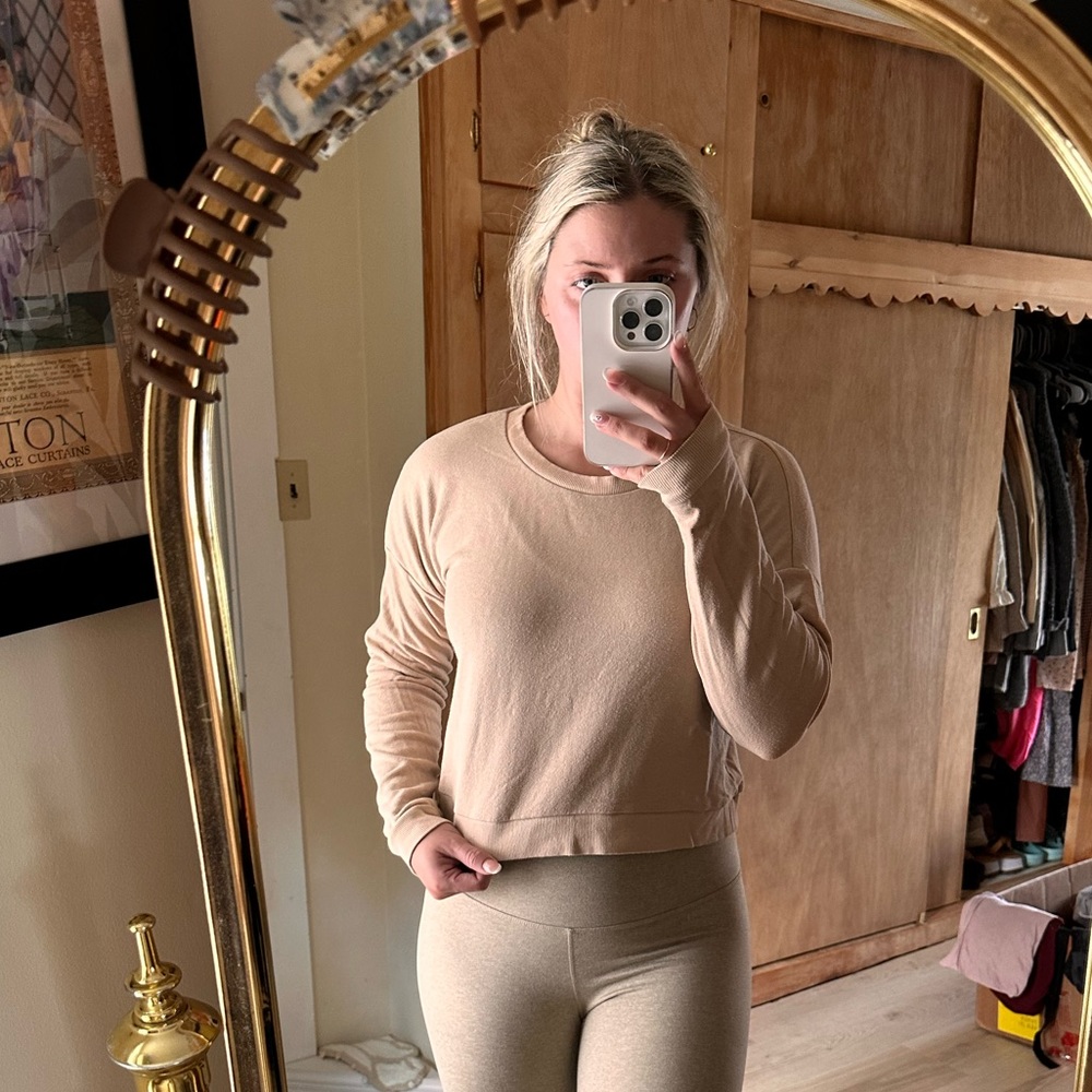 Light weight cropped crew neck